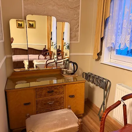 Antique Am Bahndamm * Schmiedefeld am Rennsteig